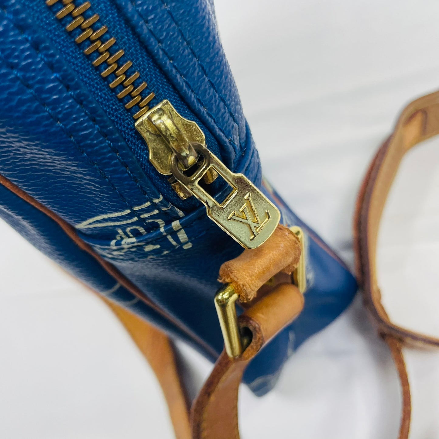 LOUIS VUITTON CUP Authentic Vintage 1992 San Diego Shoulder Bag