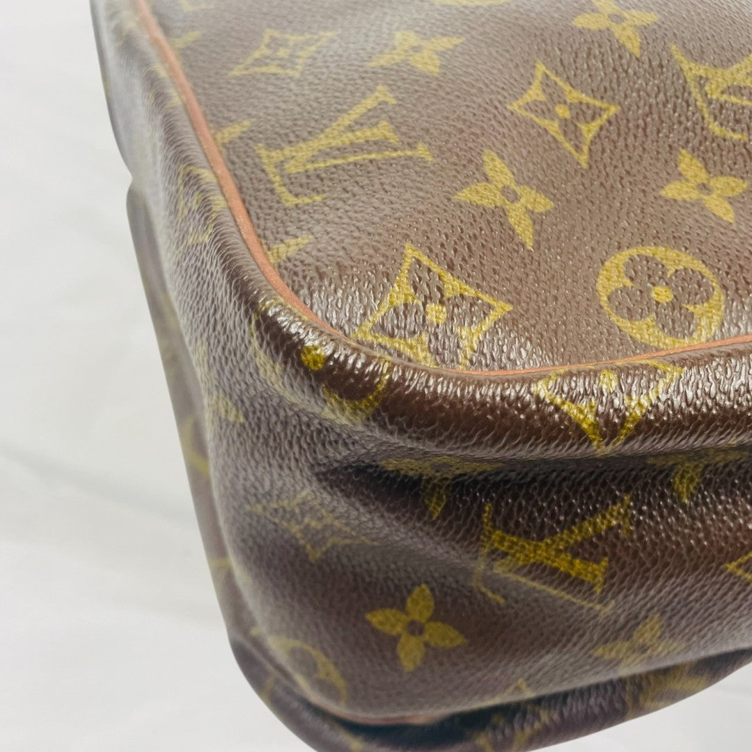 LOUIS VUITTON Monogram Migrateur Shoulder bag 201