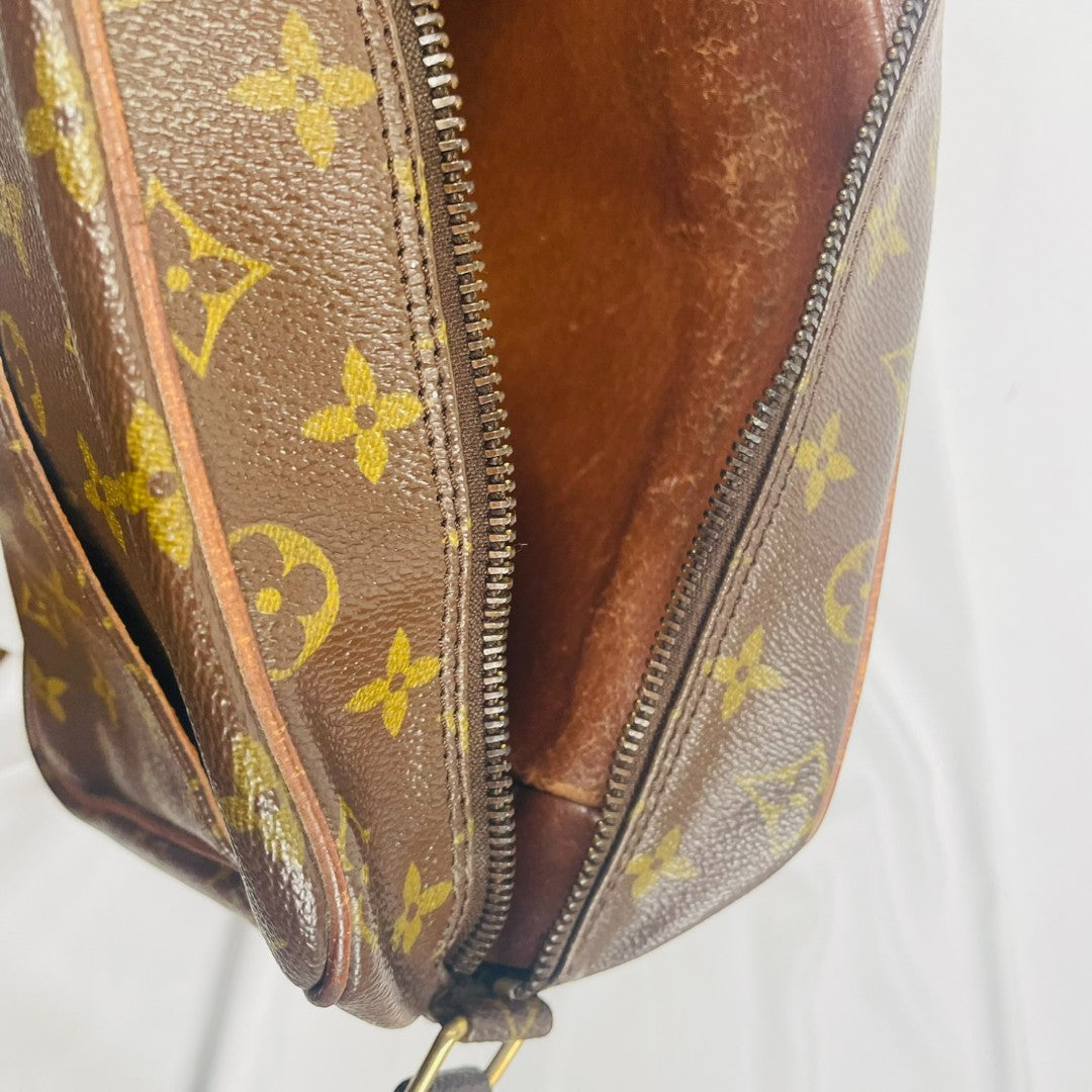 LOUIS VUITTON Monogram Migrateur Shoulder bag 201