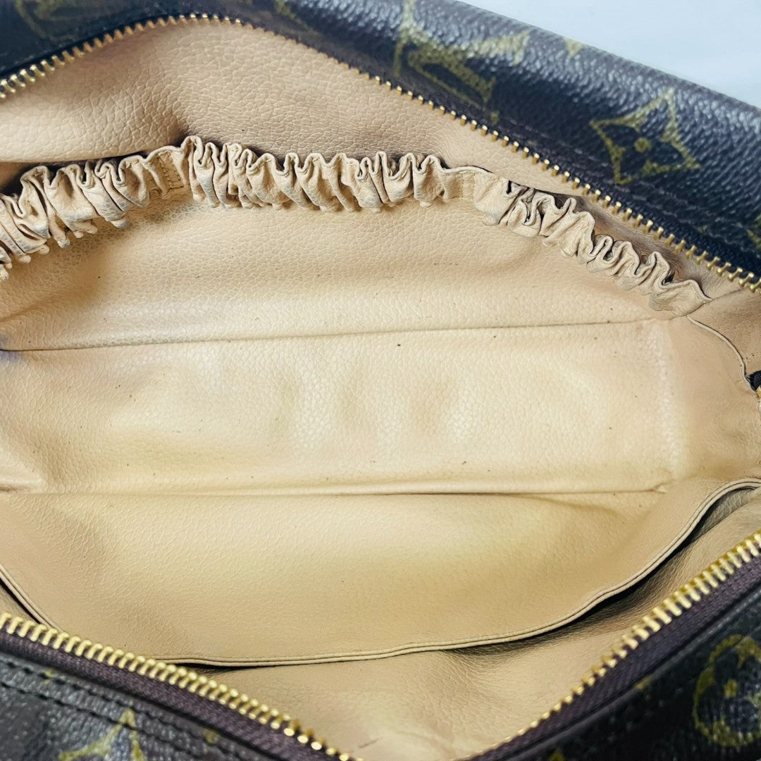 LOUIS VUITTON Monogram Toiletry Pouch 28 M47522