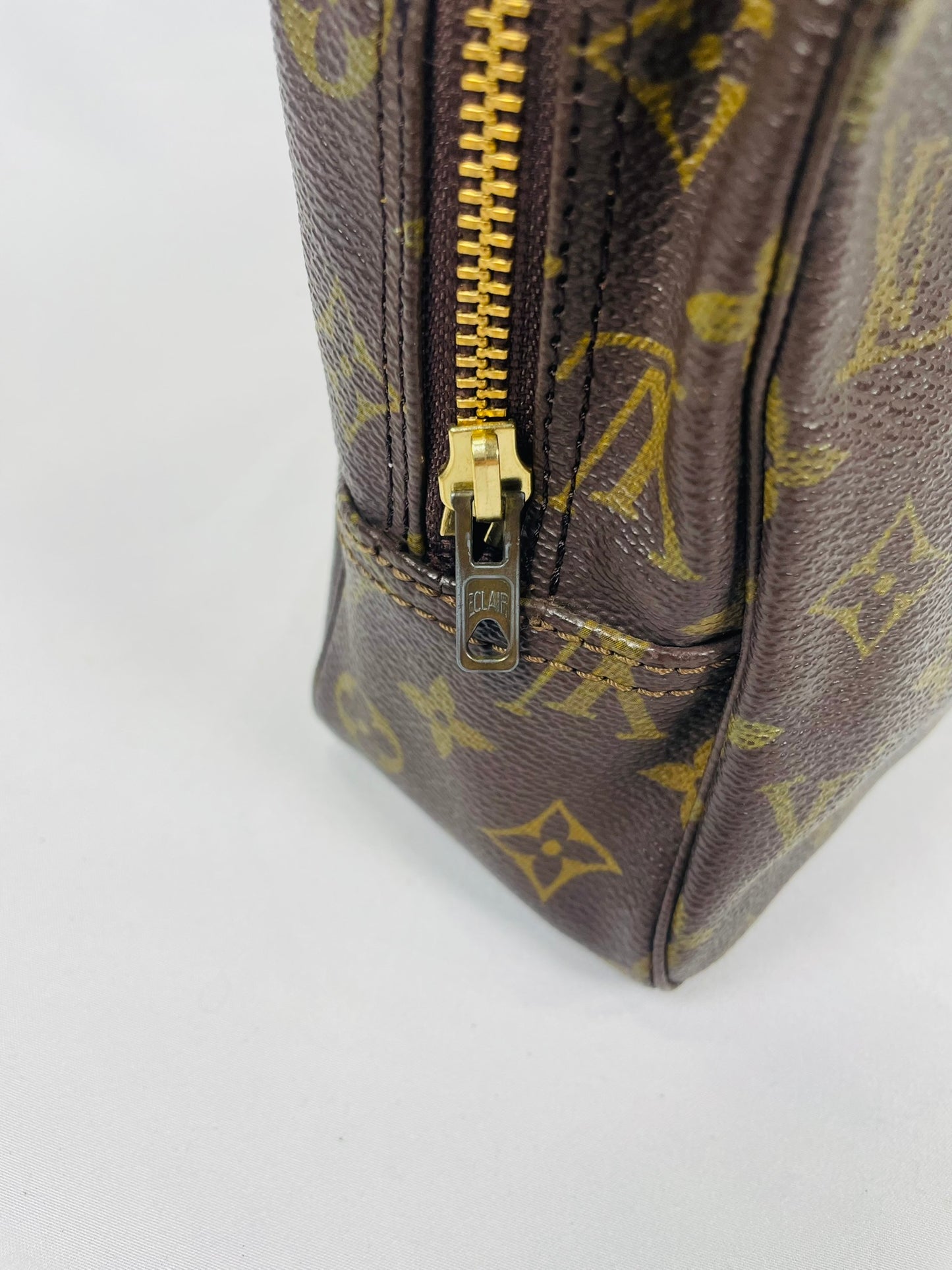 LOUIS VUITTON Monogram Trousse Toilette 28 Pouch M47522