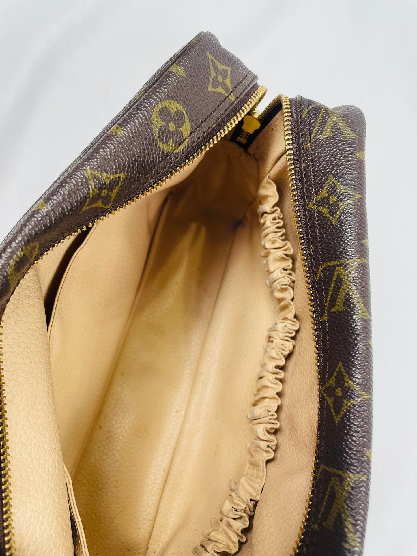 LOUIS VUITTON Monogram Trousse Toilette 28 Pouch M47522