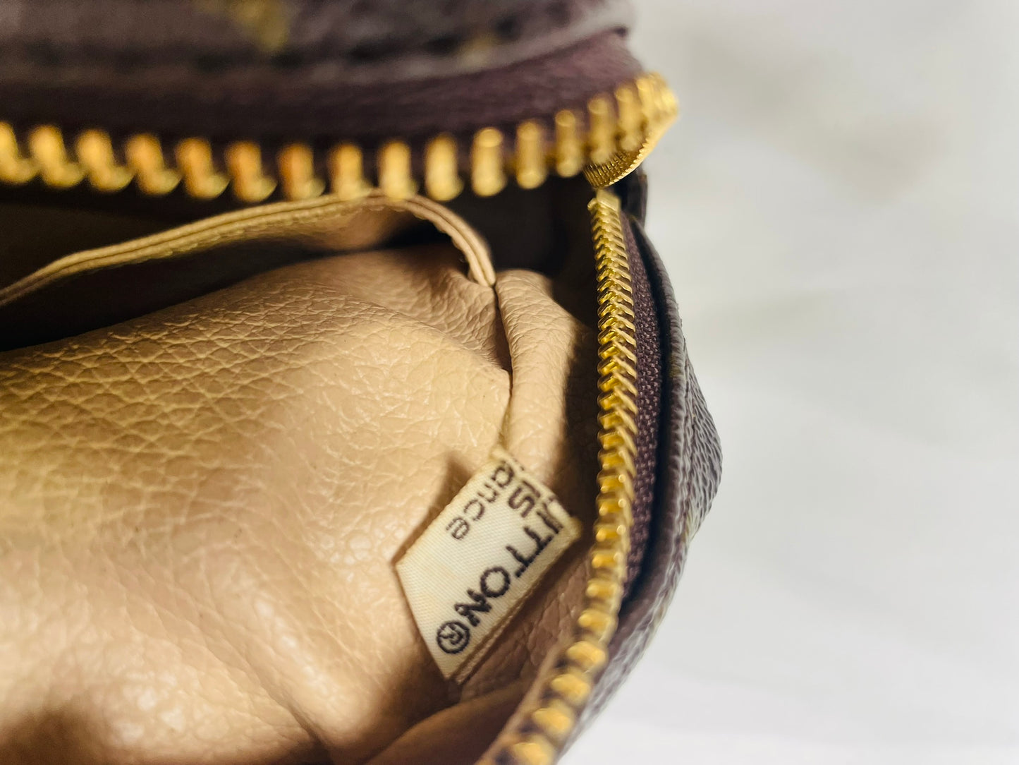 LOUIS VUITTON Monogram Trousse Toilette 28 Pouch M47522
