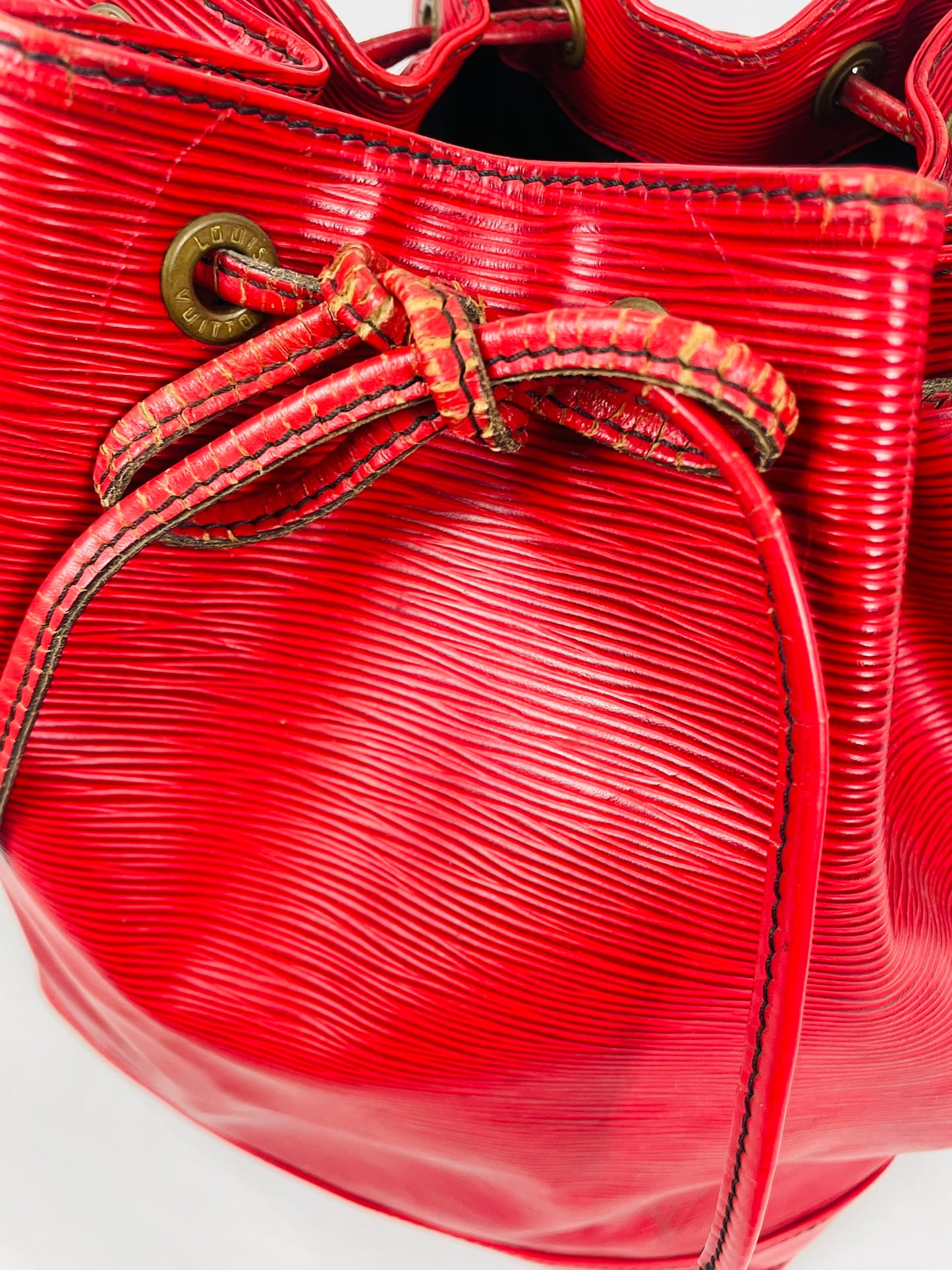 LOUIS VUITTON Epi Noé Red Shoulder Bag M44009