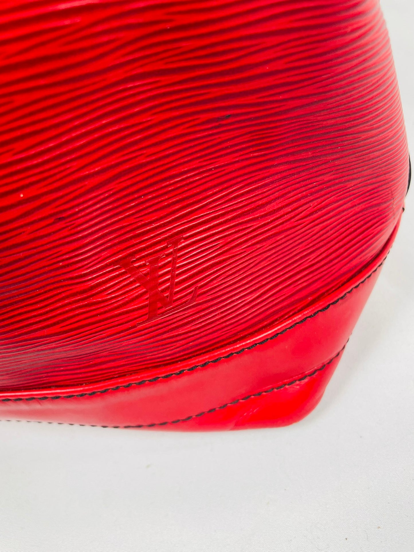 LOUIS VUITTON Epi Noé Red Shoulder Bag M44009