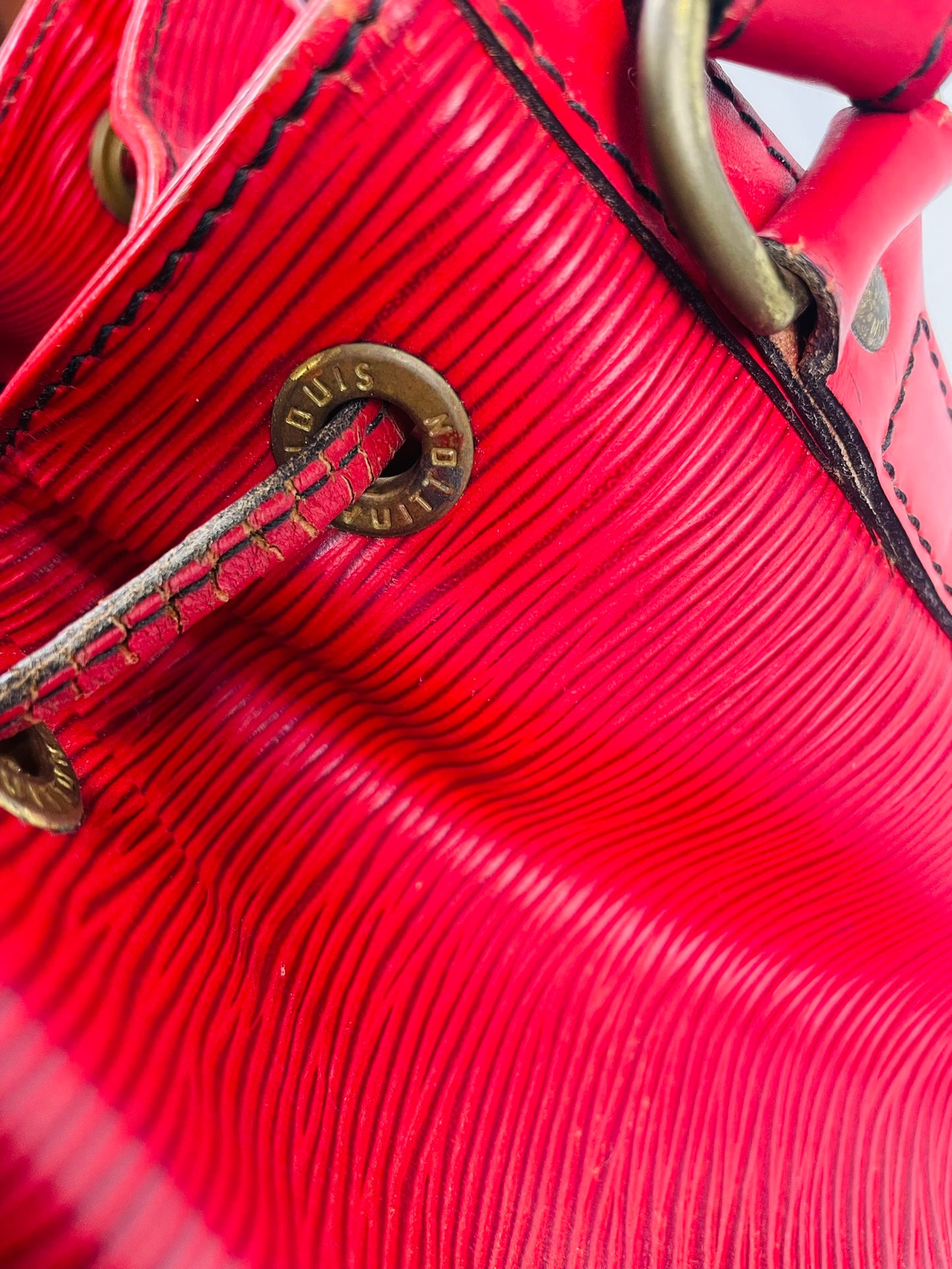 LOUIS VUITTON Epi Noé Red Shoulder Bag M44009