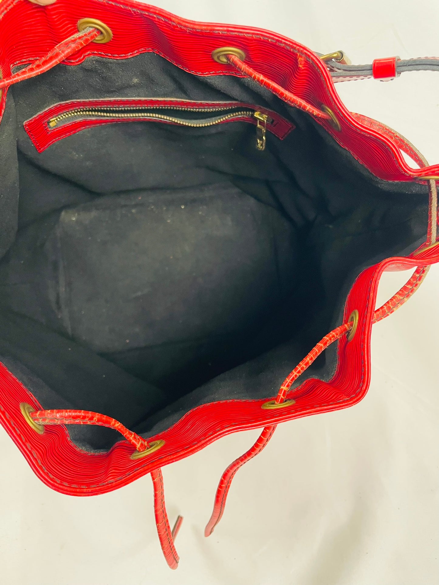 LOUIS VUITTON Epi Noé Red Shoulder Bag M44009