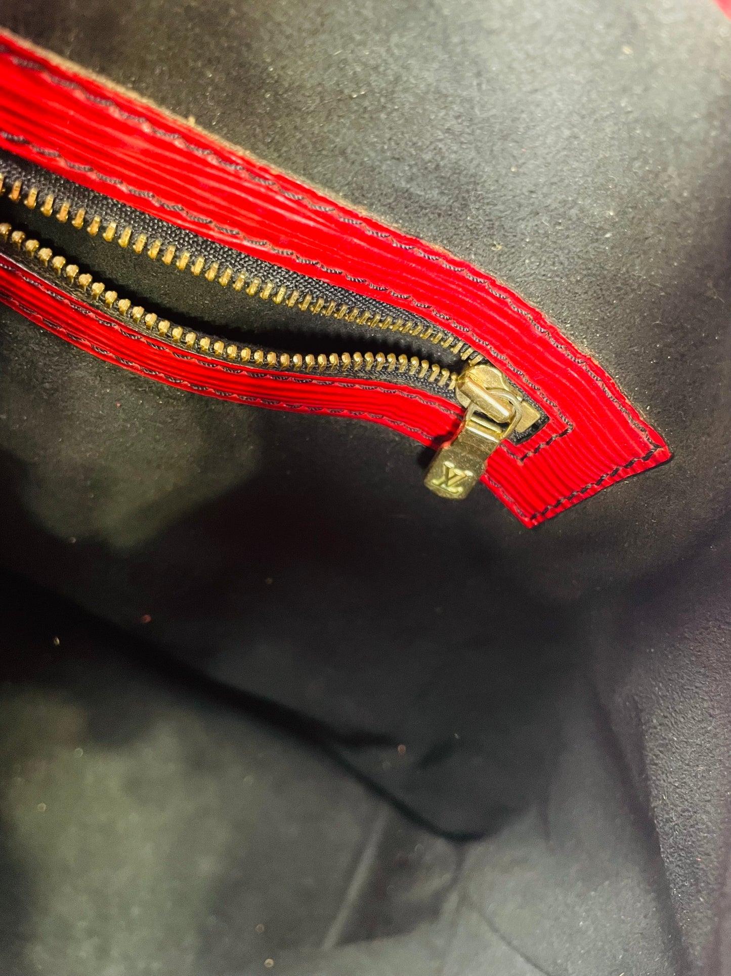 LOUIS VUITTON Epi Noé Red Shoulder Bag M44009