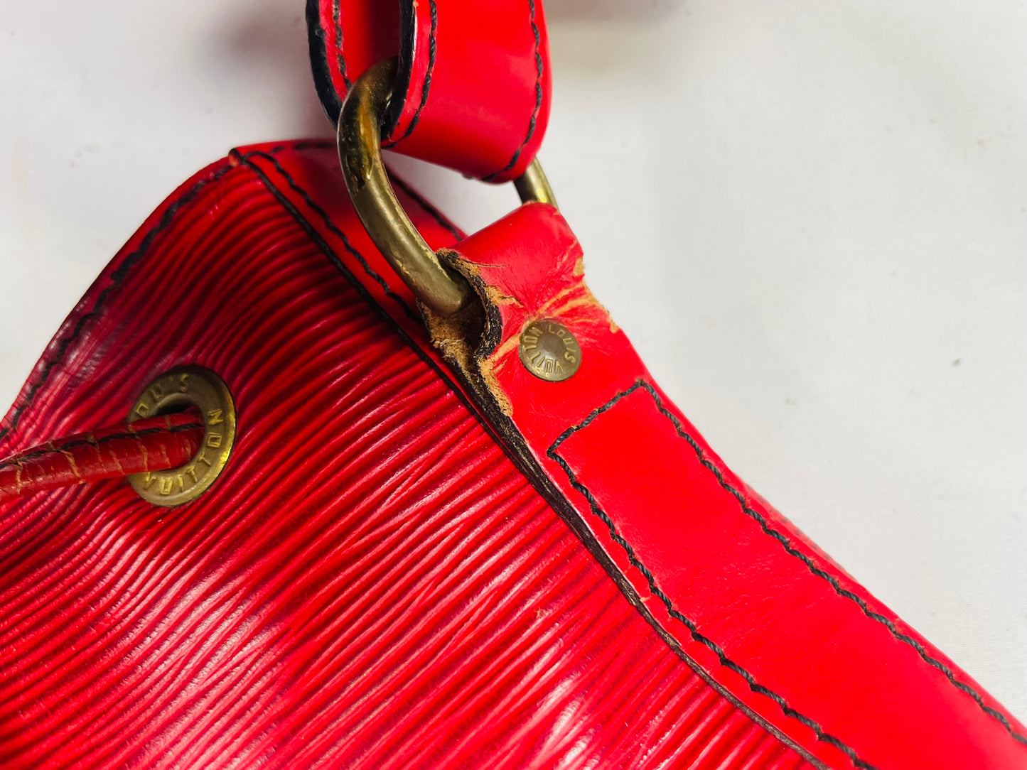 LOUIS VUITTON Epi Noé Red Shoulder Bag M44009