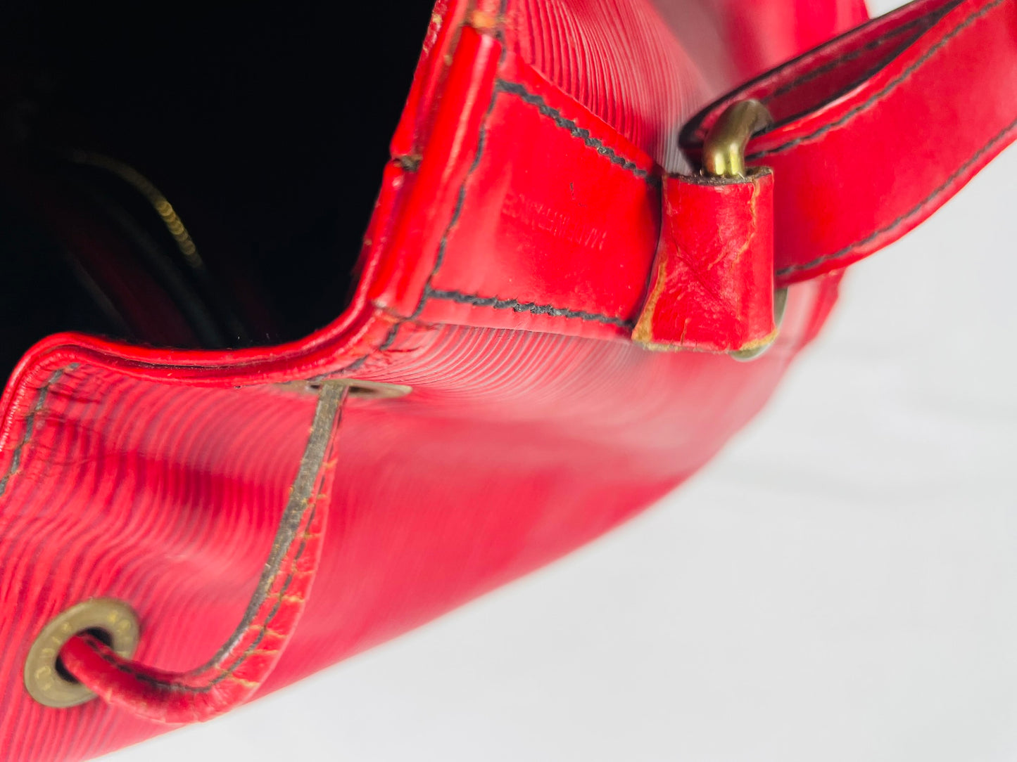 LOUIS VUITTON Epi Noé Red Shoulder Bag M44009