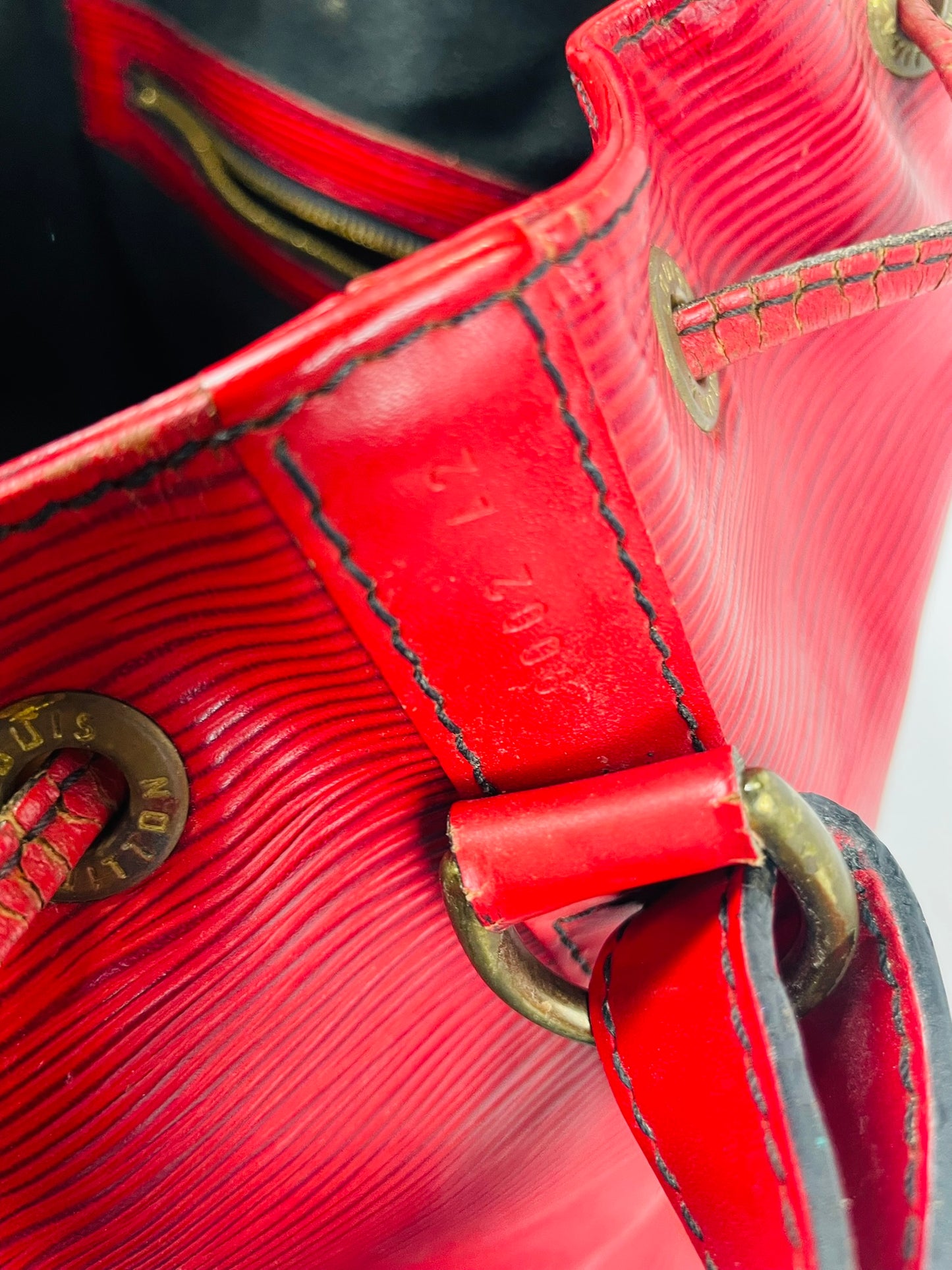 LOUIS VUITTON Epi Noé Red Shoulder Bag M44009