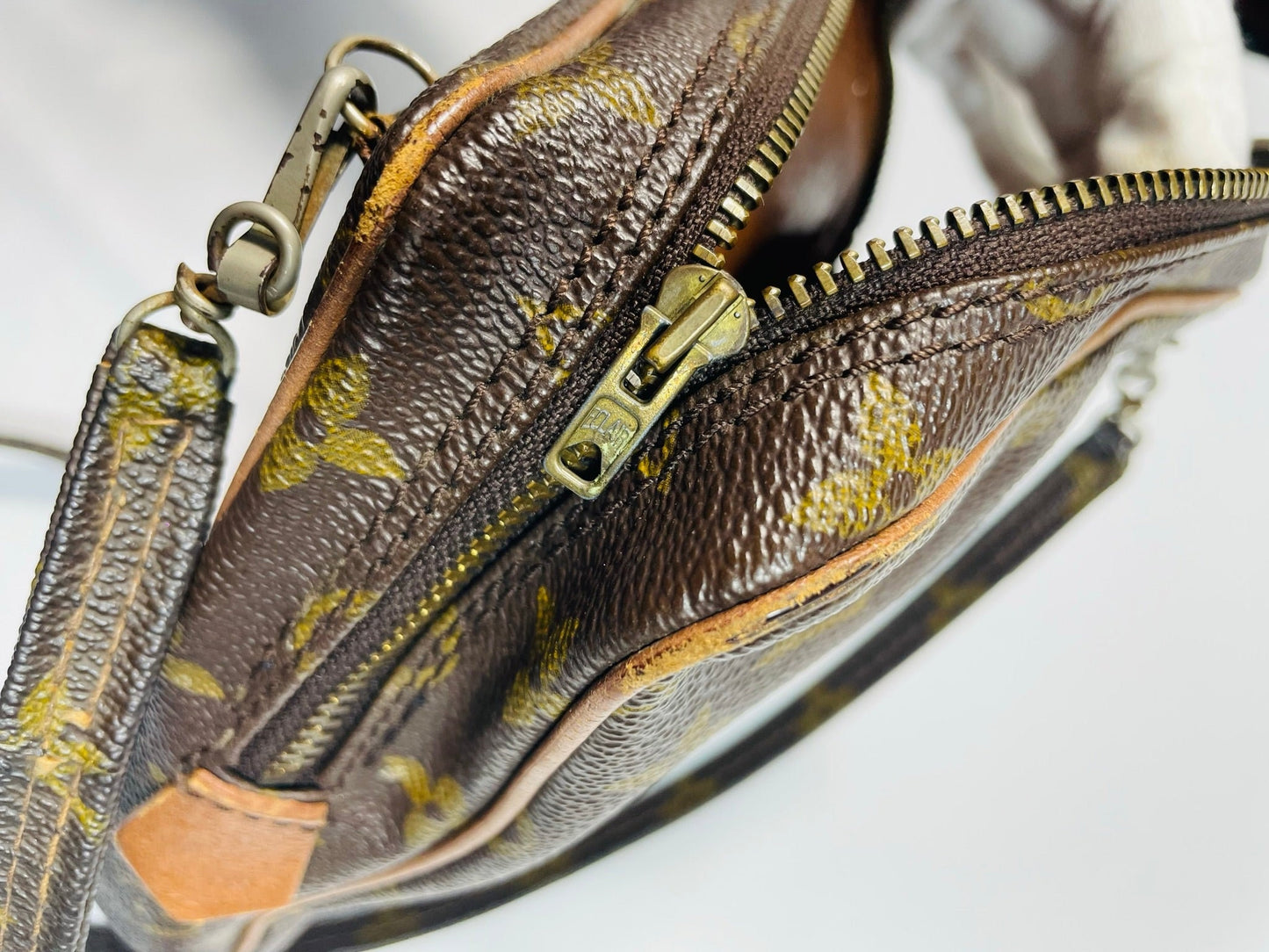 LOUIS VUITTON Authentic Vintage Shoulder Bag Vide-poche Monogram
