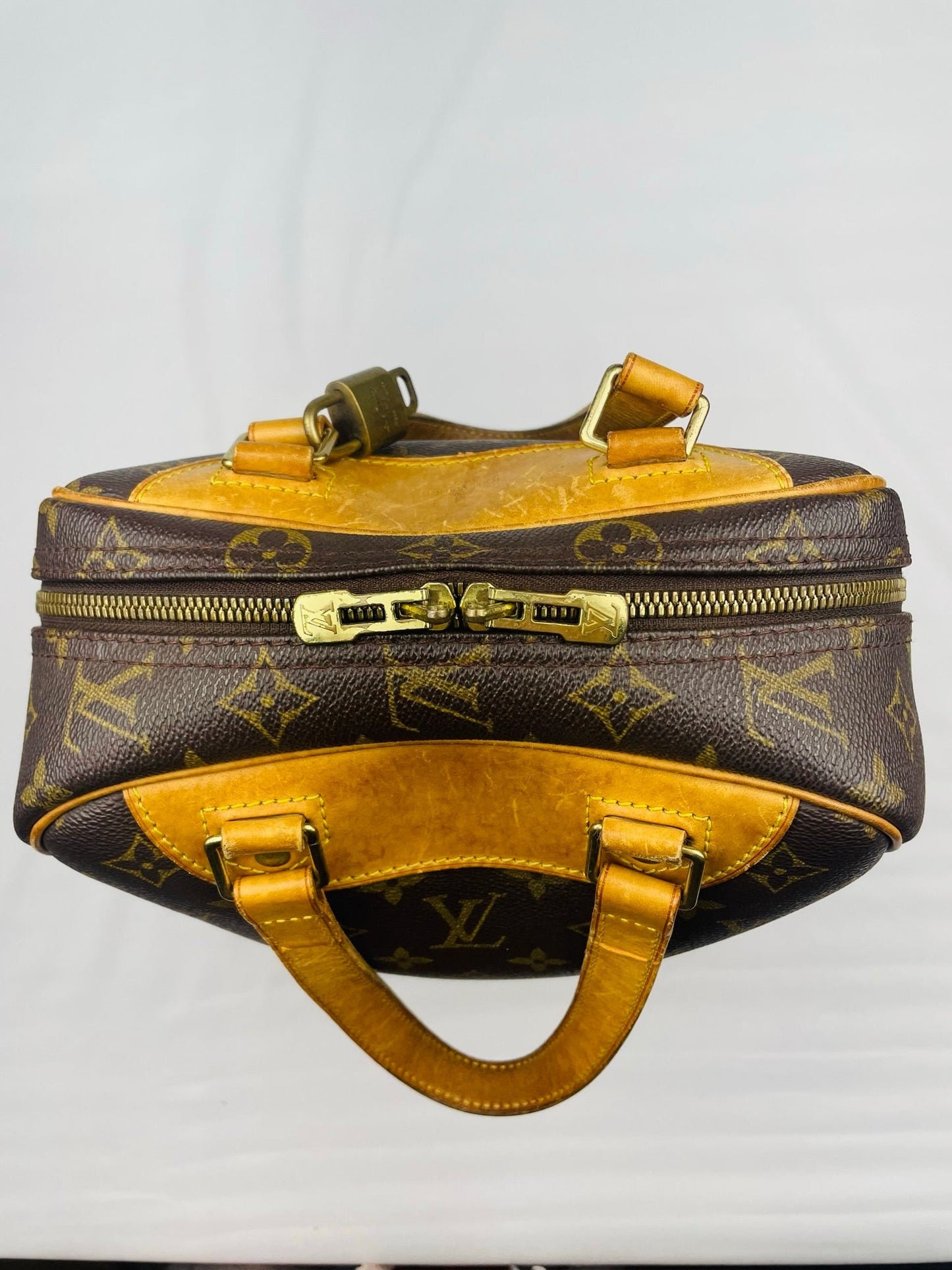 LOUIS VUITTON Authentic Vintage Shoes Bag Excursion Monogram M41450