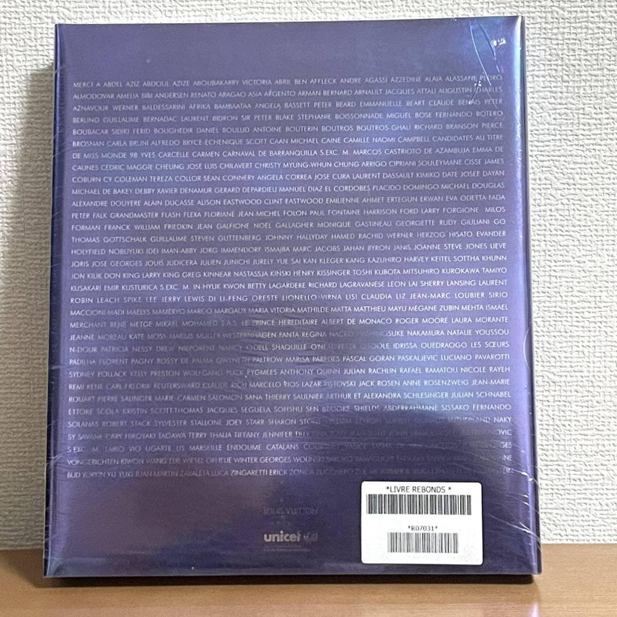 LOUIS VUITTON REBONDIERT 1999 das Unisef-Fotobuch in limitierter Auflage