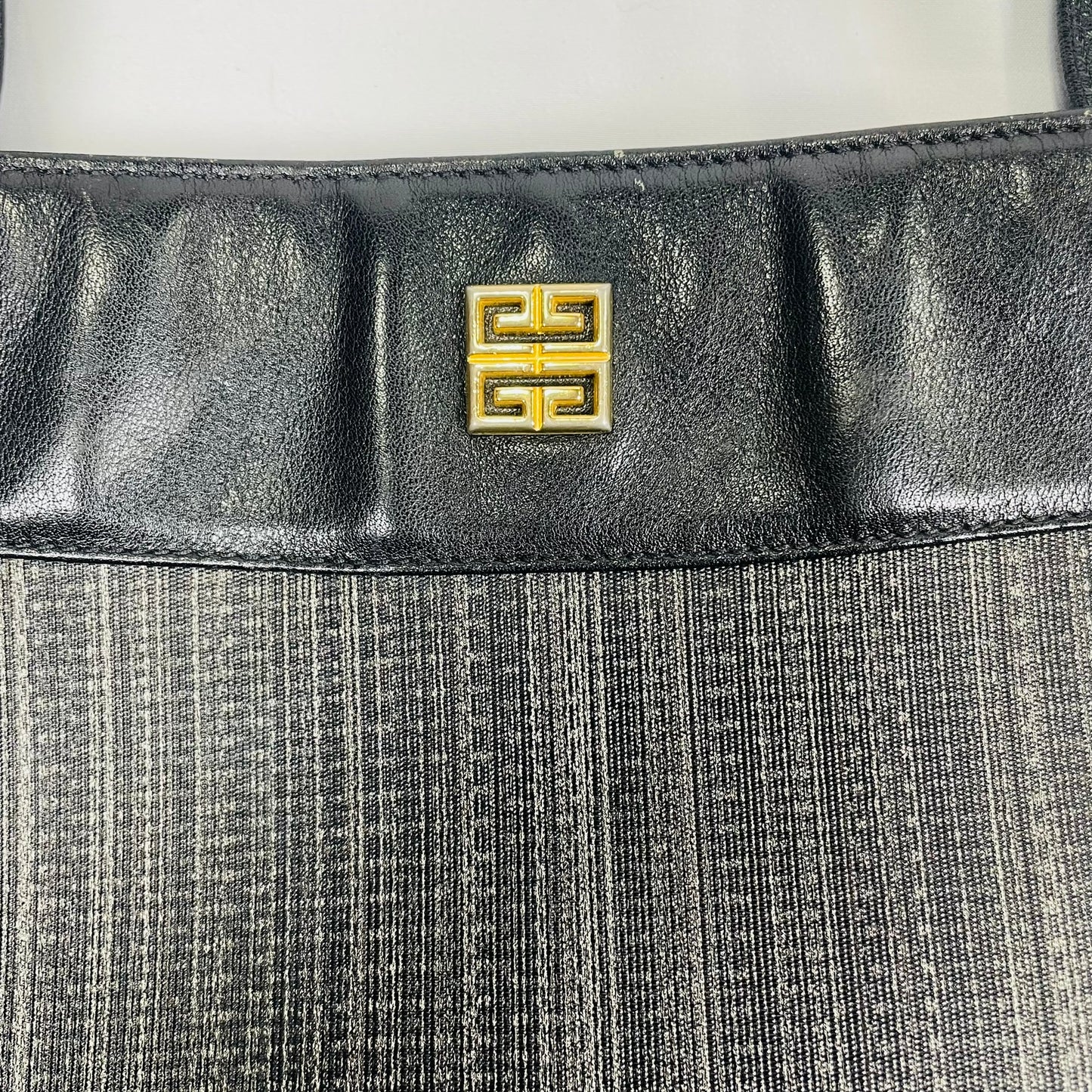 GIVENCHY Authentische Vintage 4G Logo Handtasche 