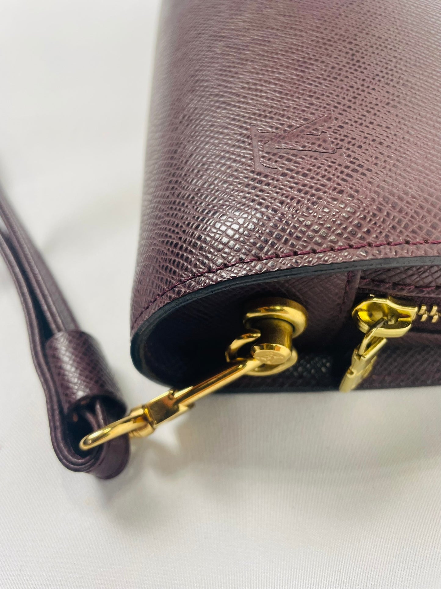 LOUIS VUITTON Taiga Acajou Baikal Clutch Bag M30186