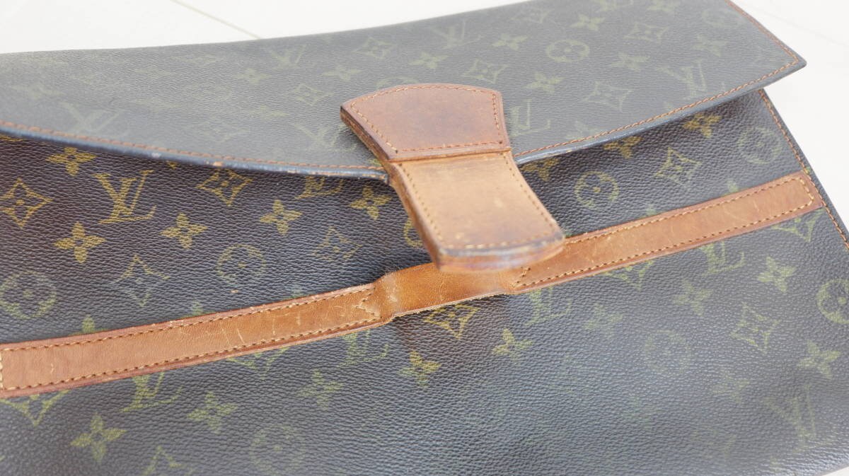 LOUIS VUITTON Monogram Authentic Vintage Document Case